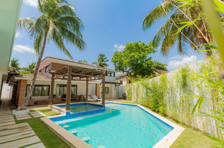 ARTIORA Luxury Villa Poolside View
